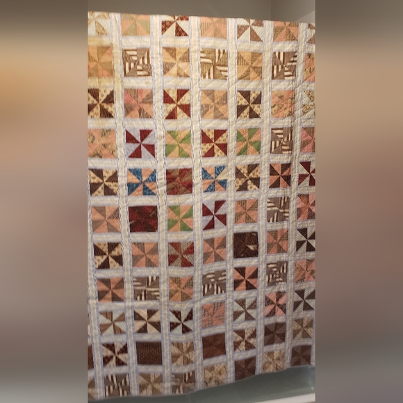 1800s Quilt multiple patterned fabric - Picture 14 of 16